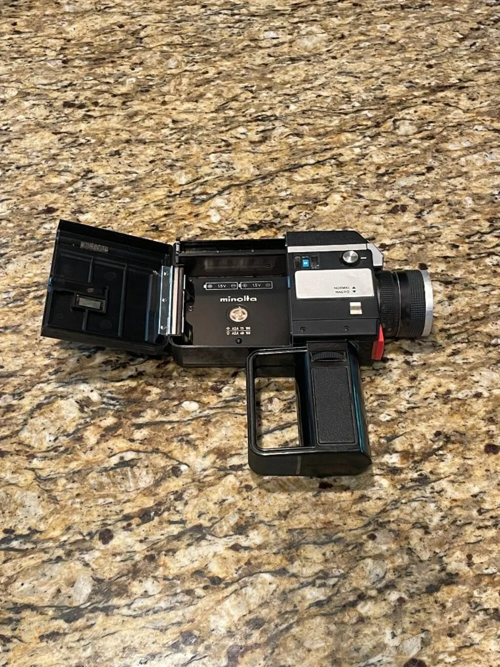 Vintage Minolta XL-400 Super 8 film camera